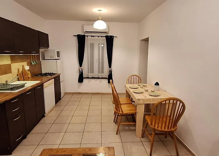 Apartment Charming In *